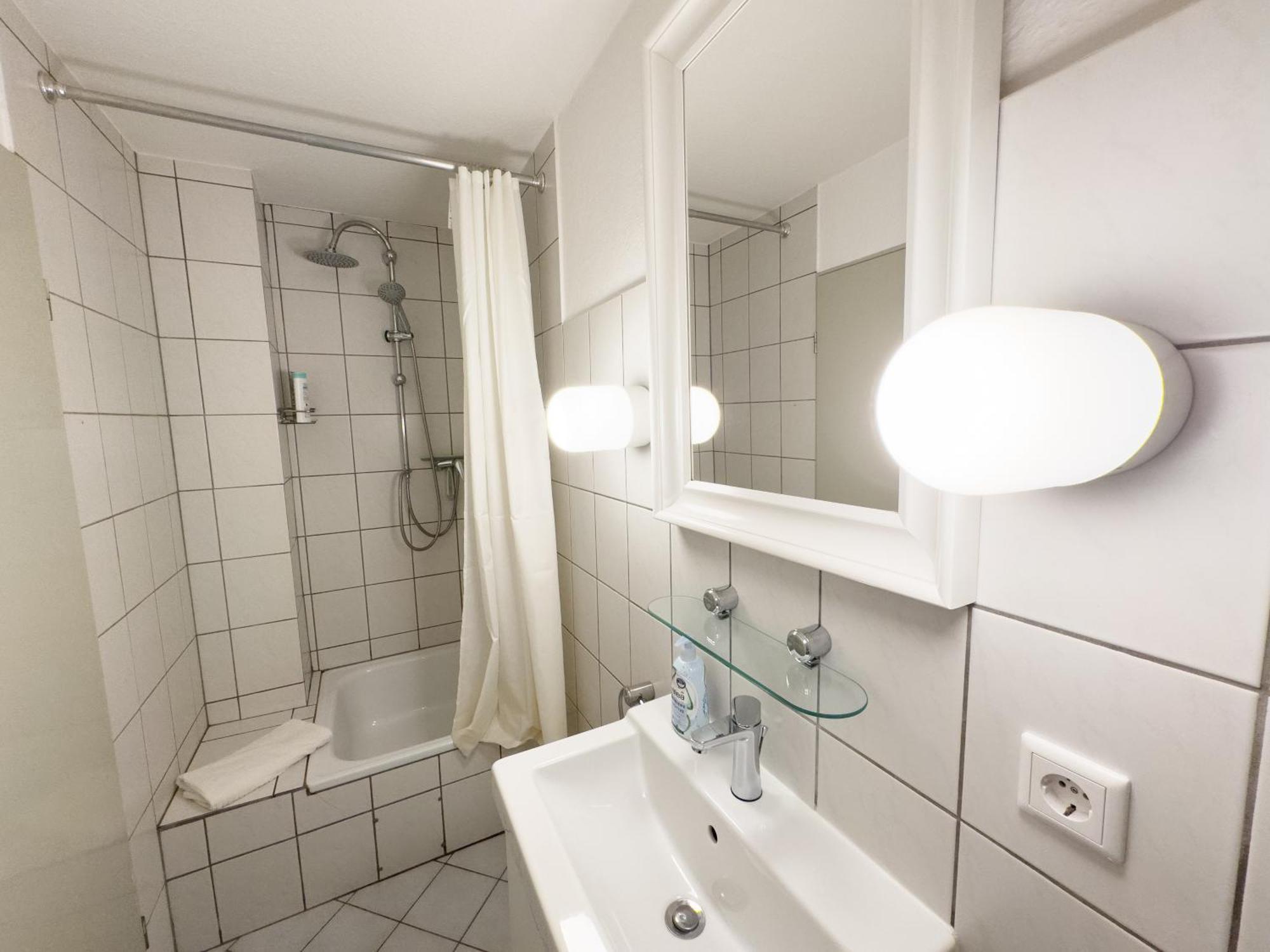 Schoene Wohnung Fuer 4 Gaeste An Der Eilenriede Mit Kostenlosen Parkplaetzen Hannover Exterior photo